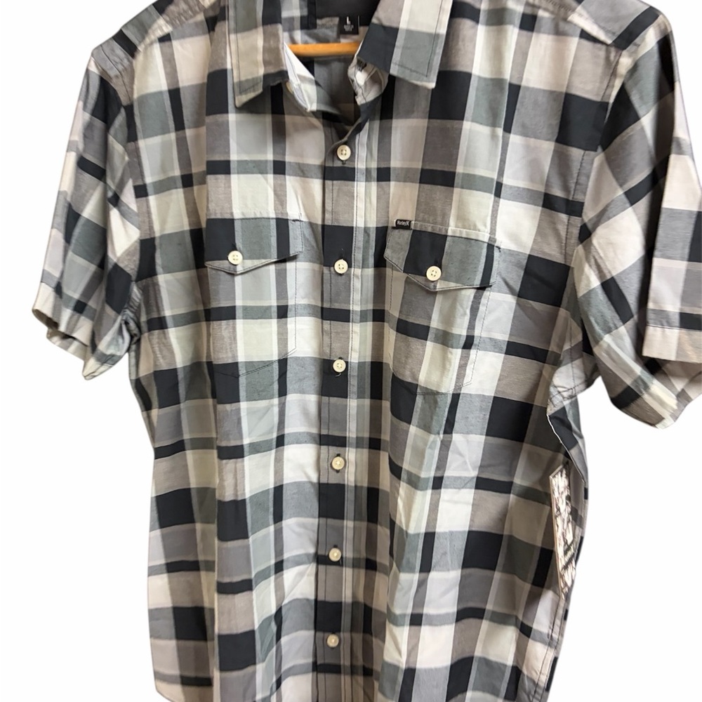 Hurley NWT Men’s Black and Gray Plaid Button Down Shirt